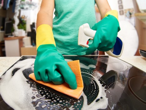 Professional cleaning of a kitchen during move in cleaning